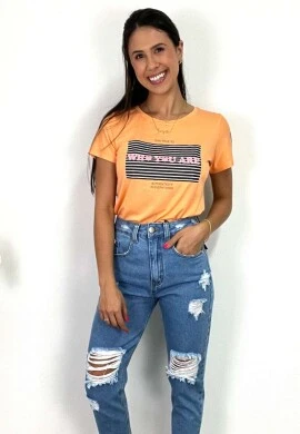 BLUSA COM ESTAMPADO PARADO NO AR FEMININA - COSH JEANS - Laranja