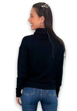 BLUSA DE LÂ GOLA ALTA DETALHADA  COSH JEANS - Preto