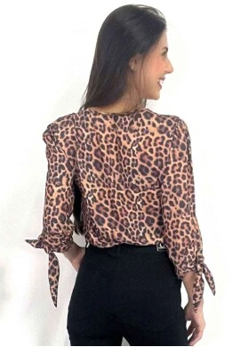 BLUSA DE ONÇA COM AMARRAÇÃO NO PUNHO  COSH JEANS - Onça