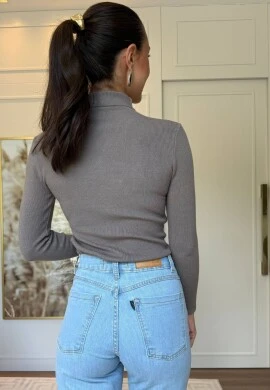 BLUSA SUELEN GOLA ALTA - COSH JEANS - Chumbo