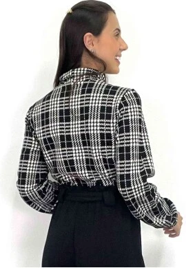 BLUSÃO DE GOLA XADREZ PARADO NO AR - COSH JEANS - Preto