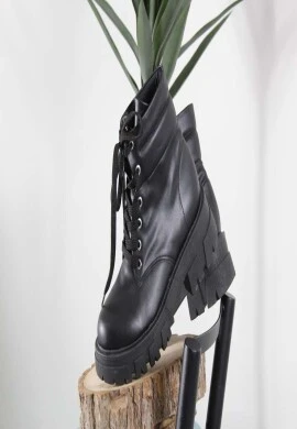 BOTA FEMININA TRATORADA CADARÇO - Preto