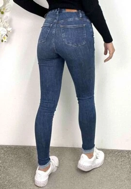 CALÇA JEANS HOT FEMININA COM BARRA DO AVESSO  COSH JEANS - Jeans