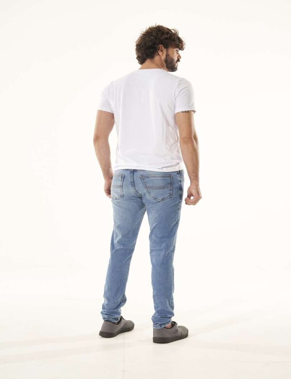 CALÇA JEANS STONADA COM ELASTANO  Jeans