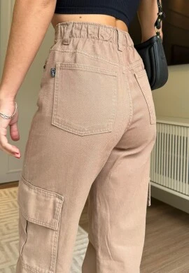 CALÇA FEMININA CARGO COLLOR NAY - COSH JEANS - Camurça
