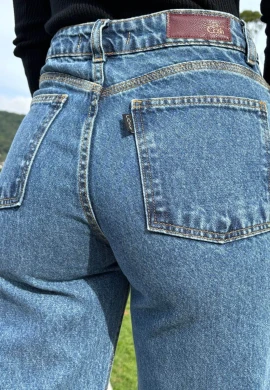Calça Jeans Feminino Wide Leg Empina Bumbum Nanda - Jeans medio