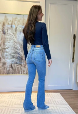 Calça Jeans Feminina Flare Com Elastano Empina Bumbum Para Mulheres Altas Analu - Jeans claro