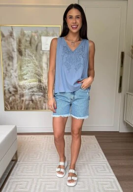 REGATA FEMININA BORDADA- COSH JEANS - Celeste
