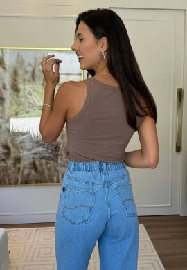 REGATA FEMININA EM VISCOSE BEATRIZ - COSH JEANS - Marrom