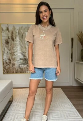 T-SHIRT FEMININA COM BORDADO PATI - COSH JEANS - Areia